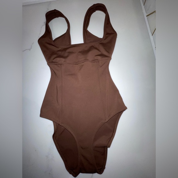 NWT Skims Sculpting swim tank one piece - Picture 7 of 7
